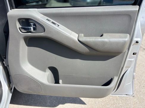 Used 2014 Nissan Frontier SV w/ SV Value Truck Package image 11