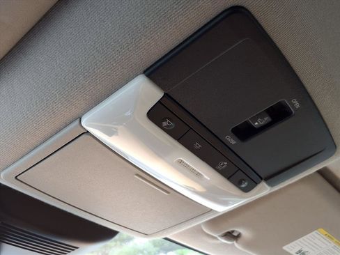 Used 2024 Nissan Sentra SV w/ SV Premium Package image 22