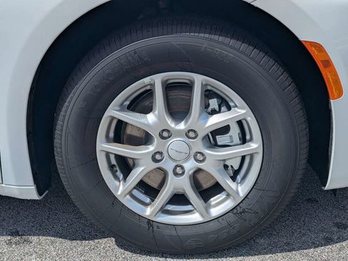 New 2027 Chrysler Pacifica Select w/ Family Tech Group FWD image 11