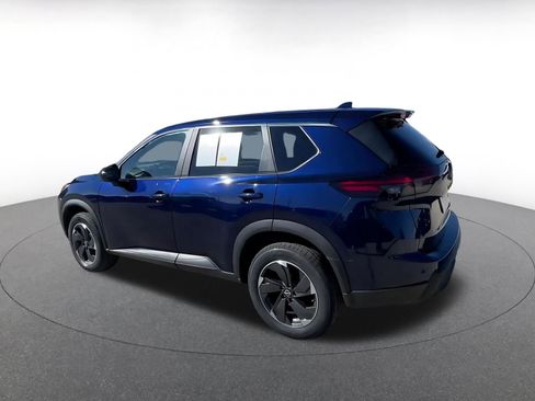 Used 2025 Nissan Rogue SV AWD/4WD image 10