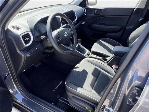 New 2025 Hyundai Venue Limited image 3