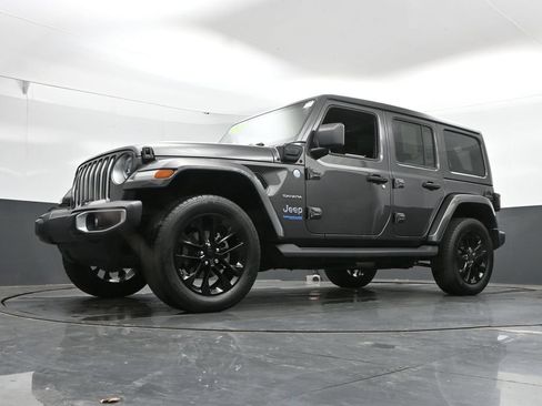Used 2021 Jeep Wrangler Unlimited Sahara w/ Cold Weather Group AWD/4WD image 46