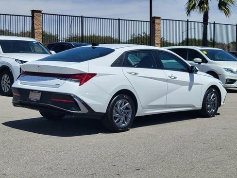 New 2026 Hyundai Elantra Hybrid FWD image 4