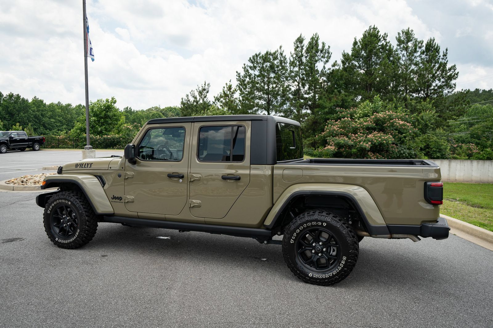 Used 2025 Jeep Gladiator Sport AWD/4WD image 7