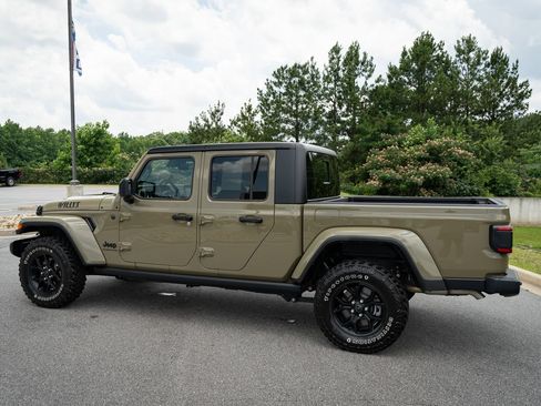 Used 2025 Jeep Gladiator Sport AWD/4WD image 7