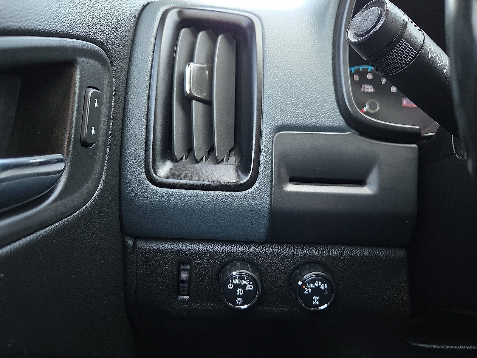 Used 2020 Chevrolet Colorado Z71 AWD/4WD image 19