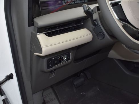 Certified 2025 Lincoln Nautilus Premier w/ Equipment Group 102A AWD/4WD image 11