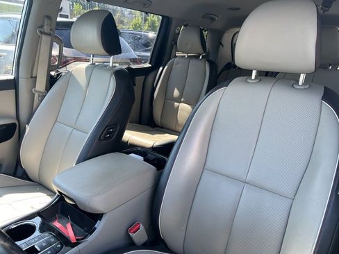 Used 2019 Kia Sedona SX FWD image 9