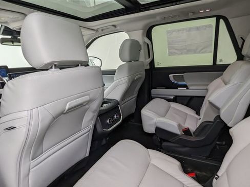 New 2025 Ford Expedition Platinum image 36