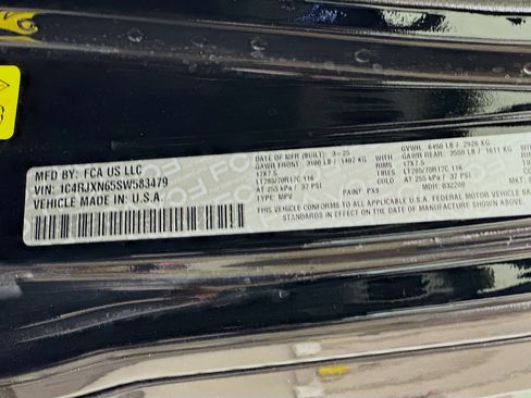 Used 2025 Jeep Wrangler Willys AWD/4WD image 12