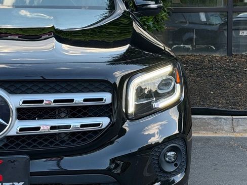 Used 2023 Mercedes-Benz GLB 250 w/ Premium Package image 5