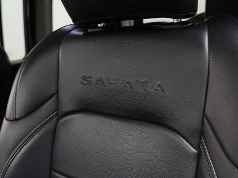 Used 2018 Jeep Wrangler Unlimited Sahara w/ Uconnect 4C Nav & Sound Group AWD/4WD image 20