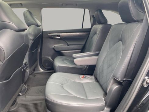 Used 2021 Toyota Highlander Platinum image 28