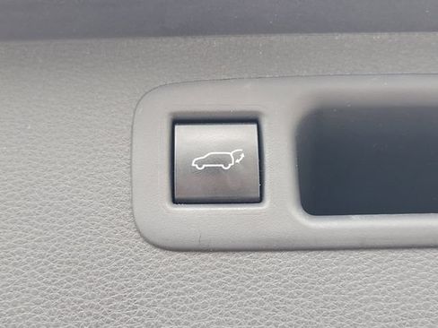 Used 2023 Toyota Highlander XLE FWD image 26