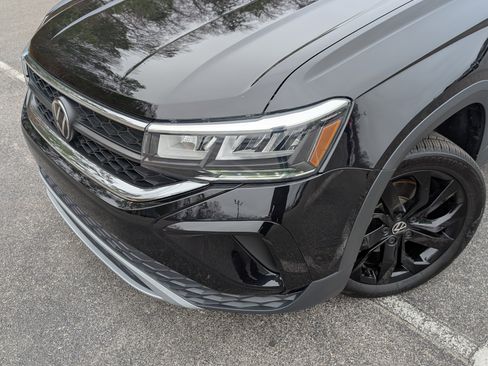 Used 2024 Volkswagen Taos SE w/ Panoramic Sunroof Package image 13