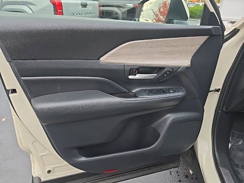 Used 2024 Toyota Grand Highlander Platinum image 18