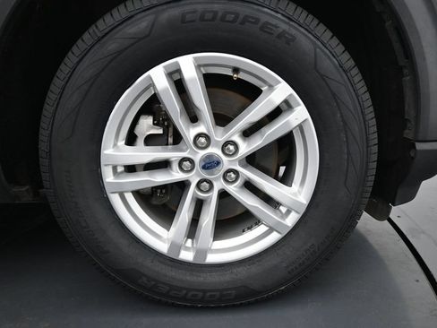 Used 2020 Ford Explorer XLT w/ Class III Trailer Tow Package AWD/4WD image 11