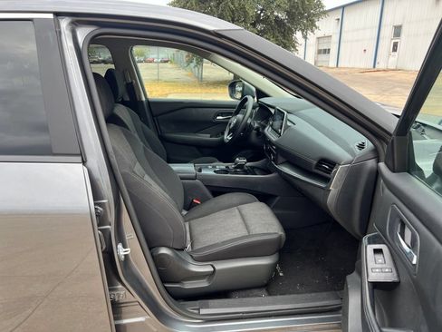 Used 2024 Nissan Rogue SV FWD image 18