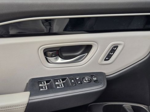 Used 2025 Honda Pilot Touring image 11