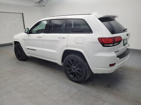 Used 2019 Jeep Grand Cherokee Altitude image 3