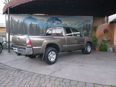 Used 2011 Toyota Tacoma PreRunner w/ SR5 Pkg #2 image 6