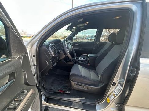 Used 2021 Toyota Tacoma TRD Sport image 11