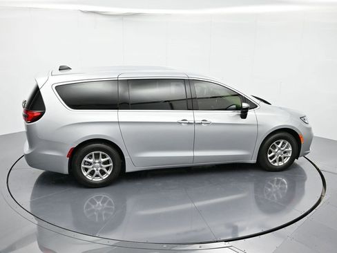 New 2026 Chrysler Pacifica Select image 29