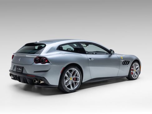 Used 2018 Ferrari GTC4Lusso T image 11