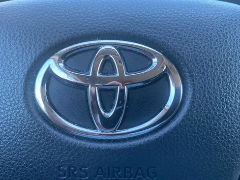 Used 2023 Toyota Highlander LE image 22