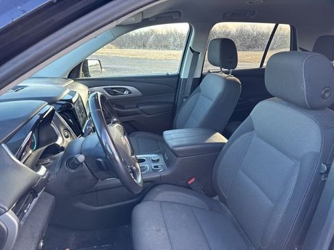 Used 2020 Chevrolet Traverse LT image 7