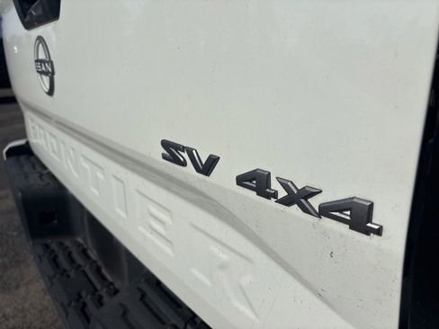 Used 2023 Nissan Frontier SV image 4