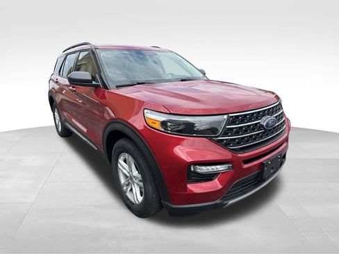 Used 2022 Ford Explorer XLT AWD/4WD image 3