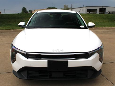 Used 2025 Kia K4 FWD image 2