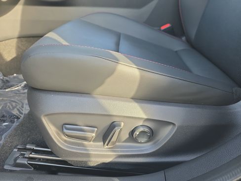 Used 2024 Toyota Prius Prime Premium image 31