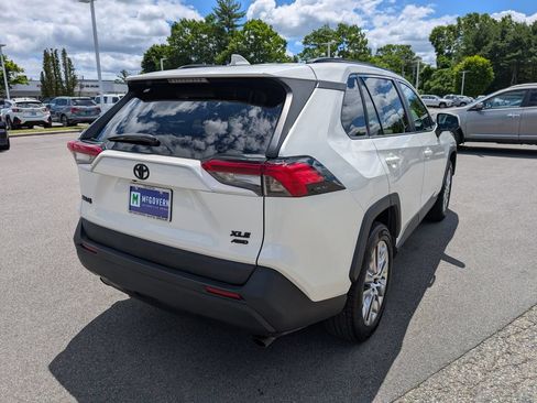 Used 2021 Toyota RAV4 XLE Premium AWD/4WD image 5