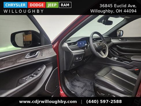 Used 2024 Jeep Grand Cherokee L Limited AWD/4WD image 13