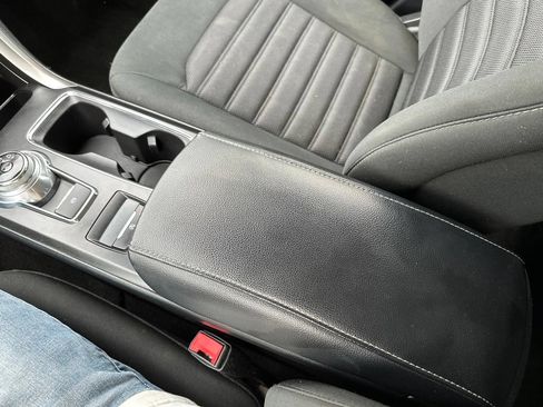 Used 2019 Ford Fusion SE FWD image 28
