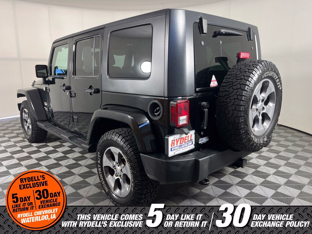 Used 2010 Jeep Wrangler Unlimited Sahara w/ Dual Top Group AWD/4WD image 9