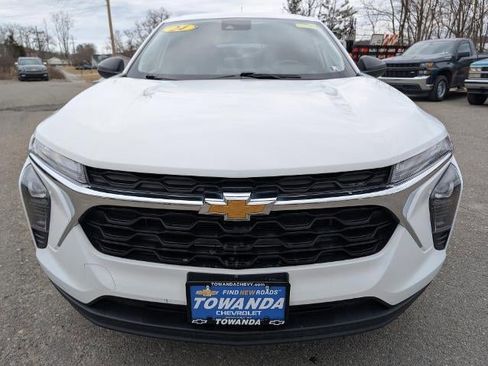 Used 2024 Chevrolet Trax LS image 2