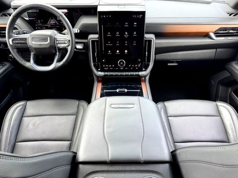 Used 2025 GMC Yukon XL Denali image 23