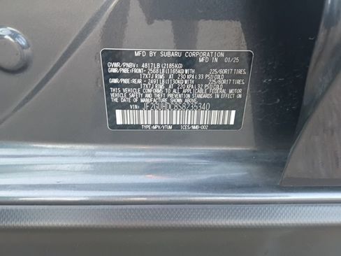 Used 2025 Subaru Crosstrek 2.5i Premium AWD/4WD image 3