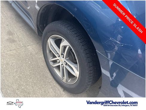 Used 2017 Chevrolet Equinox Premier w/ Enhanced Convenience Package FWD image 4