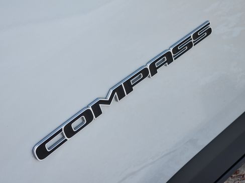 Used 2024 Jeep Compass Limited w/ Sun and Sound Group AWD/4WD image 12