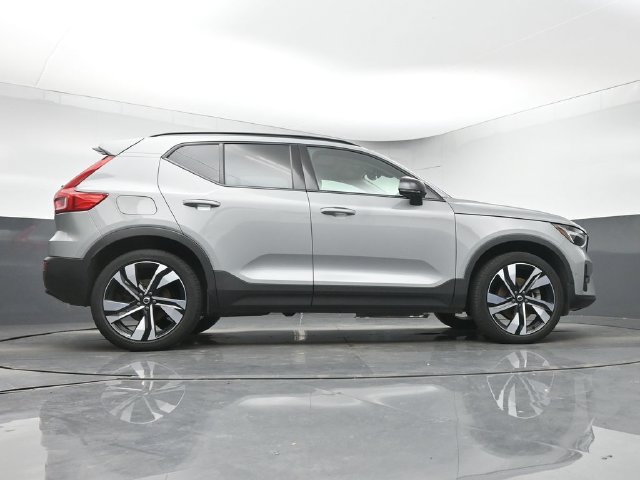 Used 2024 Volvo XC40 B5 Plus w/ Protection Package Premier AWD/4WD image 17
