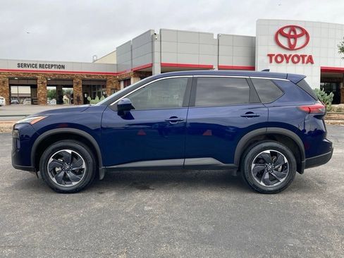 Used 2024 Nissan Rogue SV image 6