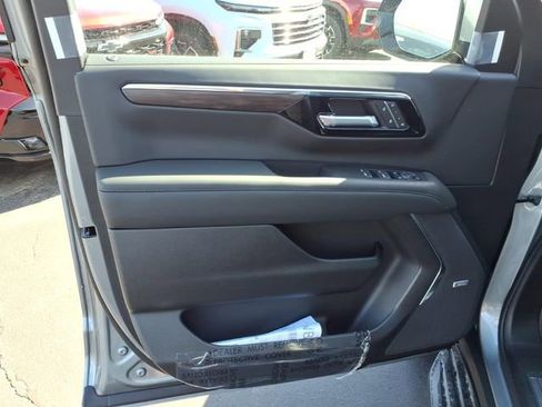 New 2026 Chevrolet Suburban LT w/ Comfort Package AWD/4WD image 12