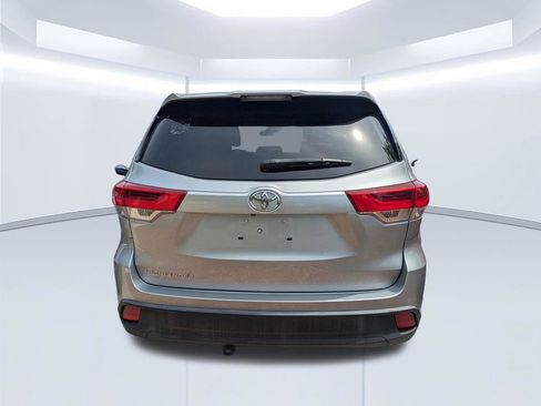 Used 2017 Toyota Highlander LE FWD image 26