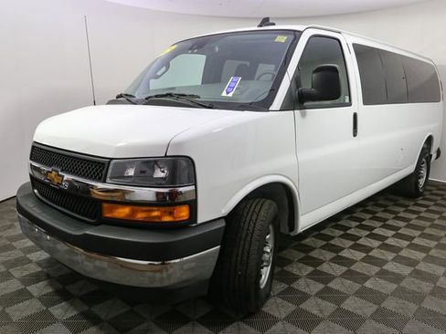Used 2025 Chevrolet Express 3500 LT w/ LT Preferred Equipment Group RWD image 5