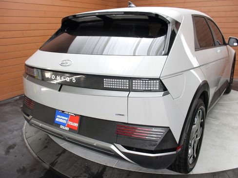 Used 2024 Hyundai Ioniq 5 SEL image 3