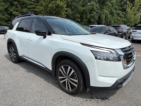 Used 2025 Nissan Pathfinder Platinum w/ Cargo Package FWD image 5